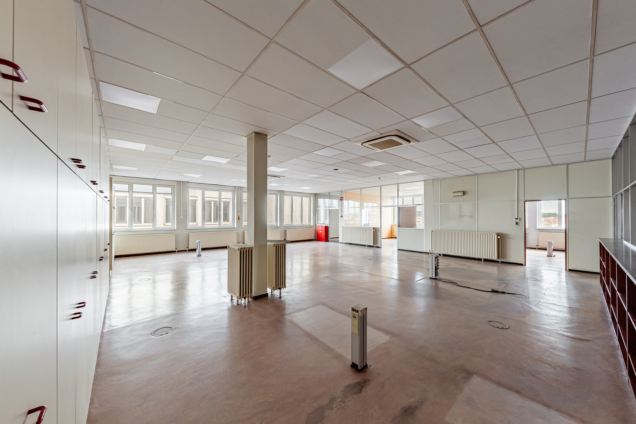 large open space avec espace stockage à Bruxelles-Capitale